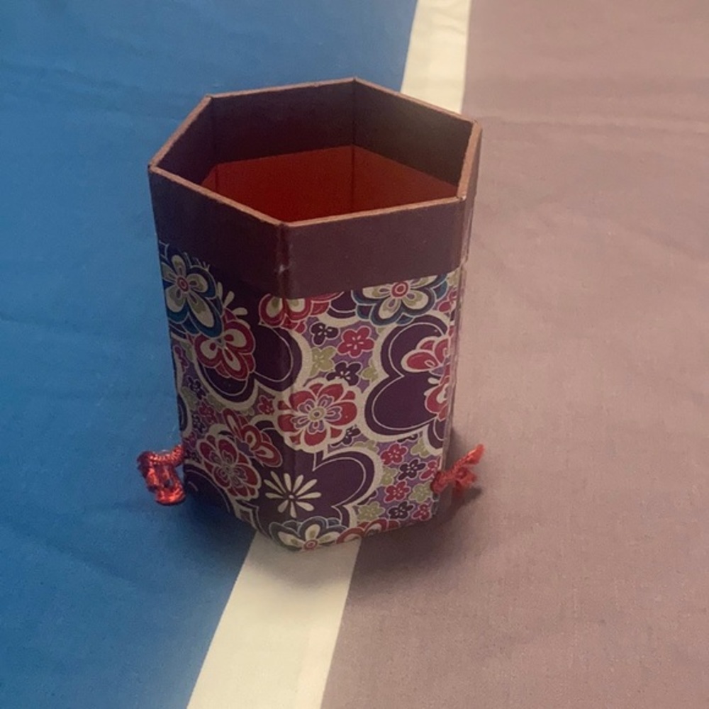 4/$20 Urban Outfitters home decor pencil makeup holder flowers hexagon